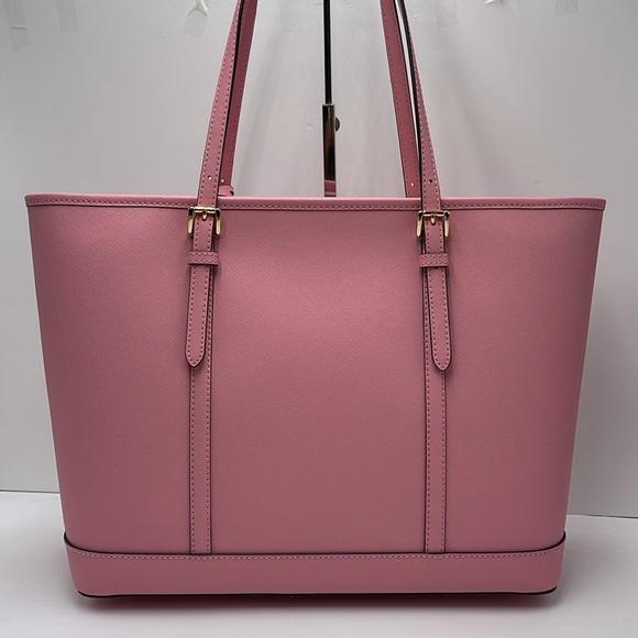 MICHAEL KORS
Jet Set Travel Lg Top Zip Shoulder Tote Saffiano Leather
Carnation - Picture 9 of 16